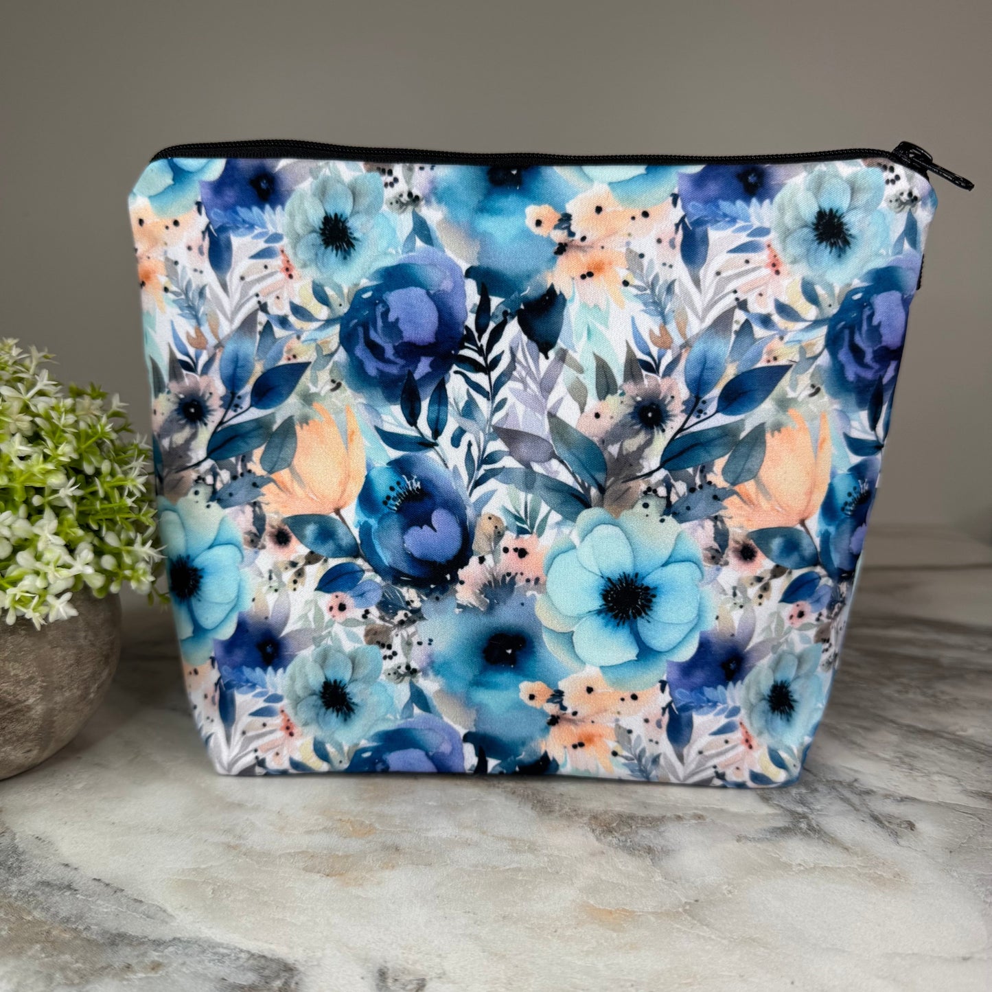 Pouch XL, Scalloped Cardholder Wristlet & Sequined Turtle Keychain Set - Blue Floral