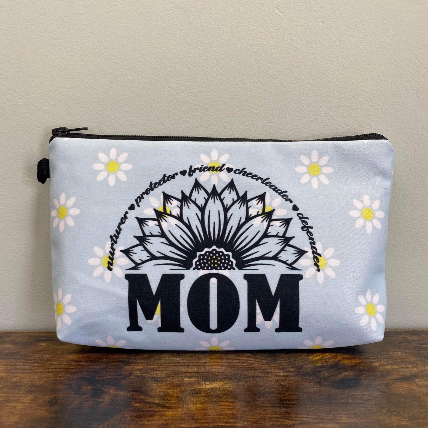 Pouch - MOM w/ daisys